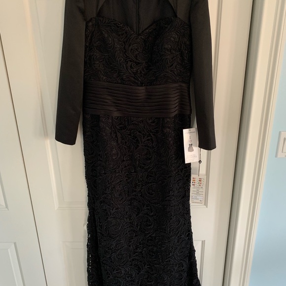 NWT . Alyce Jean De Lys Black gown. Size 8. Beauty - Picture 3 of 4